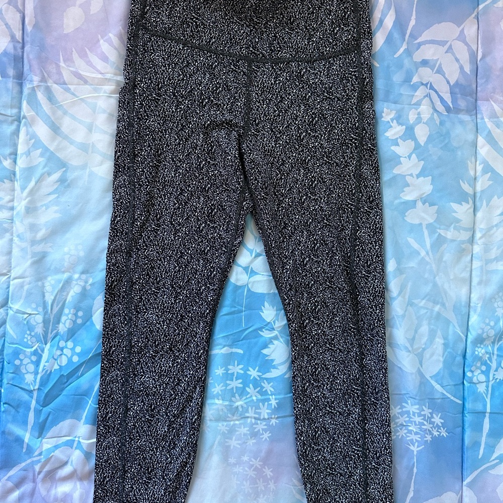 Athleta Ultimate Stash 7/8 Leggings Textured Black White Size Small Pocket